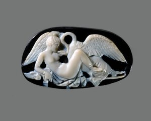 レダと白鳥のカメオ、3世紀。広告。 作： Classical Antiquities