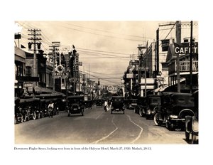 1920年3月27日、ハルシオンホテルの正面から西を向くフラッグラーストリート