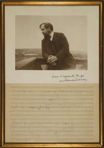 「キングリア」の音楽の原稿ページ、1904年12月にエマデブッシーによって刻まれた肖像画（紙に鉛筆と白黒写真） 作： Claude Debussy