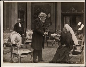 映画「Sixty Years a Queen」のスチール写真（1914年頃）（モノクロ写真