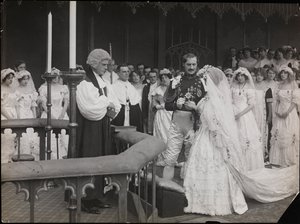 映画「Sixty Years a Queen」のスチール写真（1914年頃）（モノクロ写真 作： Company Byron
