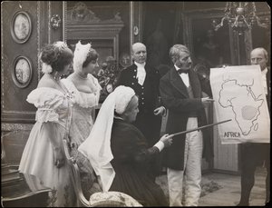 映画「Sixty Years a Queen」のスチール写真（1914年頃）（モノクロ写真 作： Company Byron