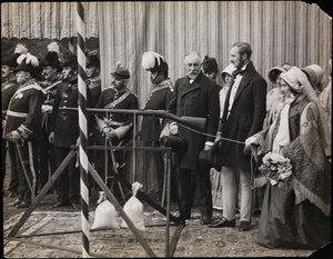 映画「Sixty Years a Queen」のスチール写真（1914年頃）（モノクロ写真 作： Company Byron