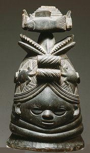 メンデヘルメットマスク（木） 作： Congolese Congolese