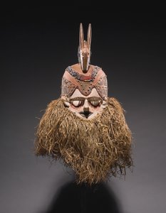 スクヘルメットマスク（動植物繊維、木、ラフィア） 作： Congolese Congolese