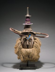 ヤカの兜の面（動物・植物繊維、木、ラフィア 作： Congolese Congolese