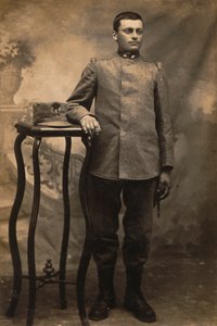 アルバム「The GM R. Army (World War I)」：国別の制服を着た歩兵第34連隊の兵士（モノクロ写真
