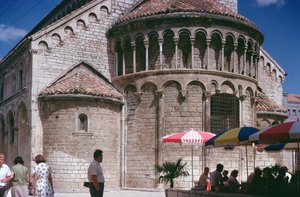 1175年に建てられたスヴェティクルセヴァン教会 作： Croatian School