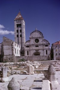 1091年に建てられた教会のファサード 作： Croatian School