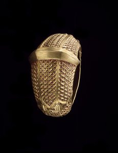 ブレスレット、19世紀後半から20世紀初頭（ゴールドとルビー） 作： Culture Minangkabau