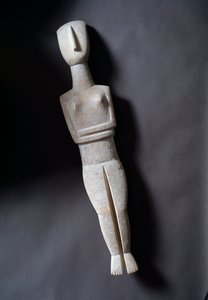 女性の偶像、図案化された置物、白大理石に黄土色の象嵌、紀元前3200～2000年