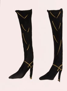 Black Boots, 2017（紙に黒のインディアインク、金のフェルトペン） 作： デイジー・ド・ヴィルヌーヴ