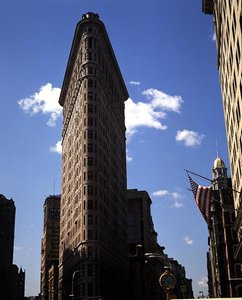 フラットアイアンビルディング、1902年に完成 作： Daniel Hudson Burnham