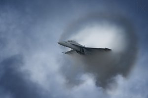 戦闘機のソニックブーム 作： 