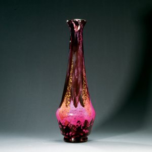 背の高い花瓶、1920年頃（ガラス） 作： Daum Freres