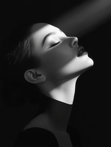  作： 