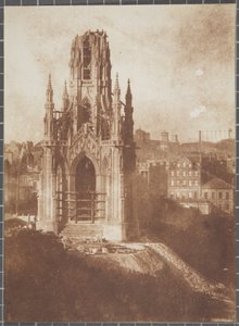 スコット記念塔、エジンバラ、建設中、1840〜44年（カロタイプネガからの塩紙印刷） 作： David Octavius Hill and Robert Adamson
