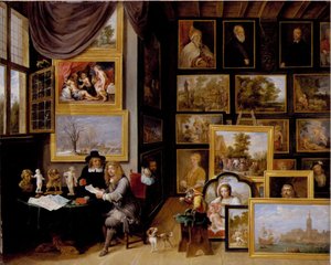 印鑑と赤いチョークで描かれた絵を調べる二人の男と、猿のプレゼントがある絵画館