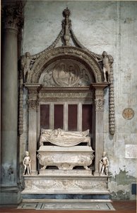 フィレンツェ共和国の宰相カルロ・マルスッピーニ（1399-1453）の墓、デシデリオ・ダ・セッティニャーノ（約1430-1464）作、1453年頃。フィレンツェ、サンタ・クローチェ教会（Chiesa di Santa Croce 作： Desiderio da Settignano
