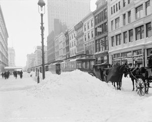 雪嵐の後、23番街で封鎖された輸送手段（1905年頃、ニューヨーク）（モノクロ写真