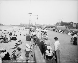ボードウォークとビーチ、アズベリーパーク、1905年頃（モノクロ写真 作： Detroit Publishing Co.