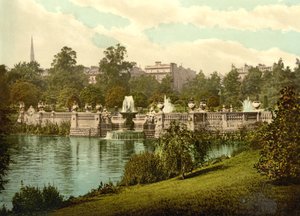 ロンドンのケンジントンガーデンズの噴水、1890〜1900年頃 作： Detroit Publishing Co.