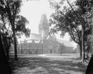 ハーバード大学メモリアルホール、1899年頃 作： Detroit Publishing Co.