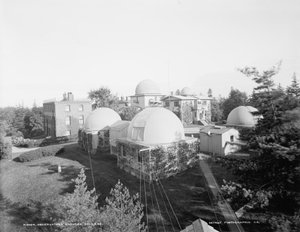 ハーバード・カレッジの天文台、1900年頃（モノクロ写真 作： Detroit Publishing Co.