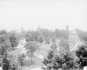 Amherst Collegeのキャンパス 作： Detroit Publishing Co.