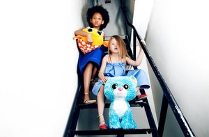 キッズシューズ、2017年（写真） 作： ダイアナ・ゴメス