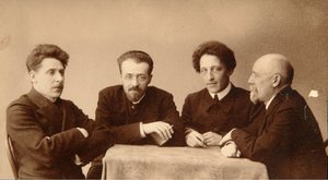 詩人アレクサンドル (アレクサンドル) アレクサンドロヴィッチ ブロック (1880-1921)、ゲオルギー (ジョージ) チュルコフ ​​(1879-1939)、コンスタンチン アレクサンドロヴィッチ エルバーグ (シウンナーベルク、シュンナーベルク、スンネンベルク) (1871-1942)、フョードル ソログブ (フィオドール ソログブ、フョードル・クズミット