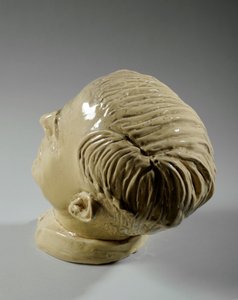 男性の胸像」1934年頃（釉薬のかかった陶器 作： Donald Hastings
