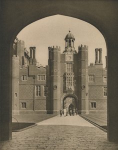 ベースコート、ウォルジーズパレスの最初の四角形、c1935。 作： Donald McLeish