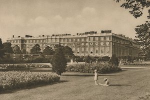 ハンプトンコートのイーストウィング、カーディナルズワークのサイトにレンが追加、c1935。