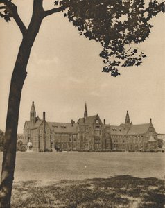 ロンドンの公立学校の1つ：運動場からのセントポール、c1935。 作： Donald McLeish