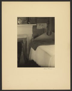 [ノースカロライナ州ブラズタウン、オリーヴ・デイム・キャンベル邸内部]. 作： Doris Ulmann