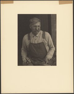 [ジェームズ・ダフ、あるバイオリン弾き、ケンタッキー州ハザード、道具を持つ]。 作： Doris Ulmann
