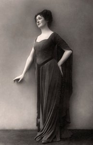 ミリアム・クレメンツ、イギリスの俳優、パフォーマー、1910年。 作： Dover Street Photo Studio