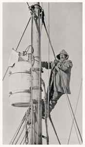 1914〜1916年の南極へのエンデュランス遠征中に、マストヘッドにいるフランクワイルド艦長（1873-1939） 作： Dr. Alexander Macklin