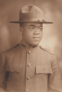 チャールズ J. ブラックウッド中尉の肖像写真、1914～1918 年。 作： Duce and McClymonds