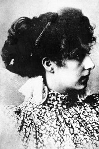 少女時代のマタ・ハリ（モノクロ写真