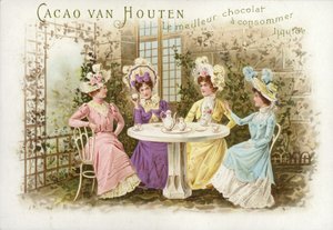 庭にいる女性、チョコレートを飲む