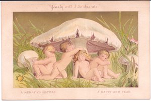 ガートルード・トンプソン作、1895年頃、きのこの下でリラックスしている妖精の子供たちのグループのビクトリア朝のクリスマスと新年のカード、すべて金色の背景（カラーリソ）
