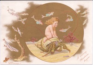 魚の群れに囲まれた水域に乗っている貝殻のヤドカリのビクトリア朝のクリスマスカード、Gertrude Thompson作、1895年頃（カラーリソ）