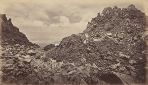 火山の火口から見たケサルテナンゴ、1877 年。 作： Eadweard Muybridge