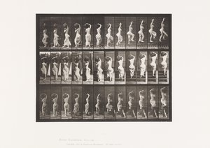 プレート105振り返る、階段を上る、左肩の水瓶 作： Eadweard Muybridge