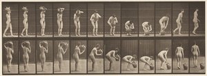 プレート225。肩から地面へのウォータージャーの取り外し 作： Eadweard Muybridge