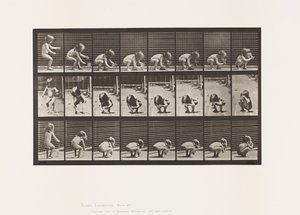 プレート477腰をかがめてゴブレットを持ち上げて飲む子供 作： Eadweard Muybridge