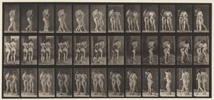 プレート54ウォーキング、二人のモデル/一人はファンと戯れる、腕を組んで 作： Eadweard Muybridge