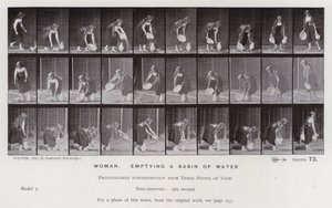 動く人間の姿。洗面器の水を空にする女性（モノクロ写真 作： Eadweard Muybridge